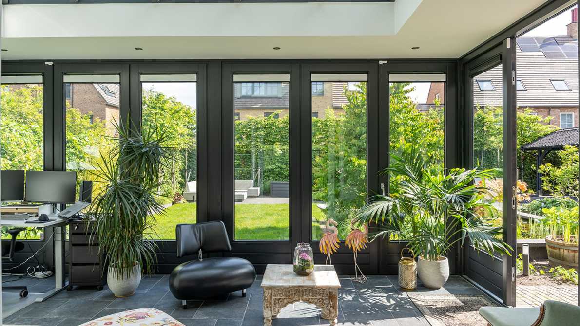Schilddak in uitbouw in Hoofddorp