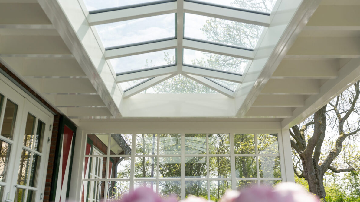 Schilddak in landelijke veranda