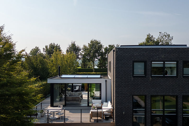 Zadeldak in uitbouw in Lelystad